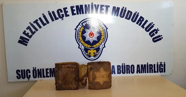 Mersin'de tarihi eser ve uyuşturucu operasyonu: İki kitap, yazıt ve esrar ele geçirildi