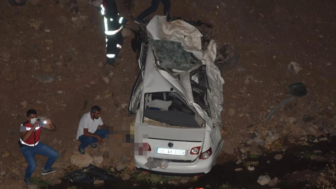 Feci kaza! Araç köprüden aşağı uçtu: Cansız bedeni 50 metre uzağa fırladı