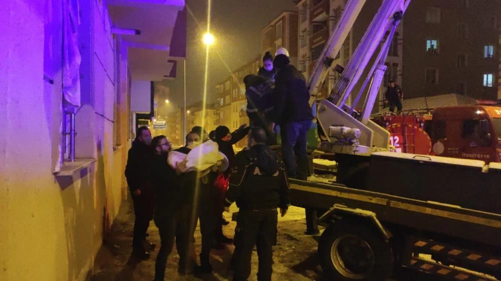 Kars’ta yangında can pazarı