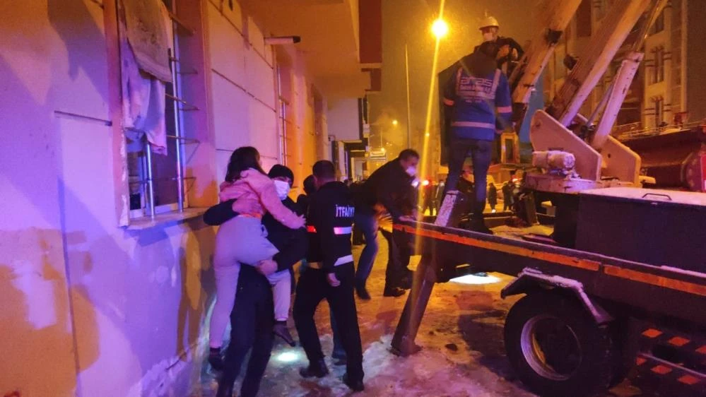 Kars’ta yangında can pazarı