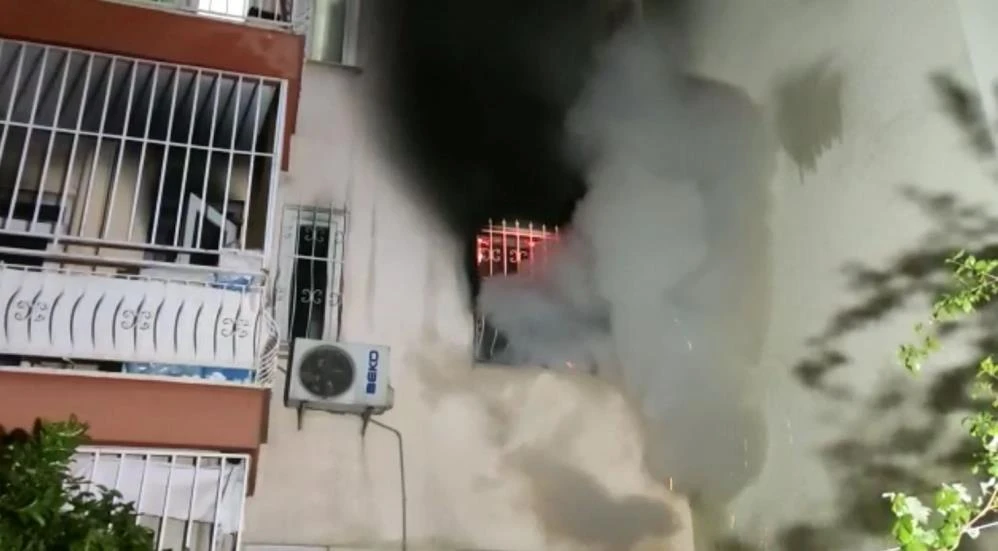 Antalya'da ev yangını: Yaşlı çifti komşuları kurtardı