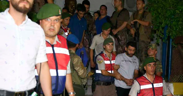 Suikastçi askerlerin gözaltı fotoğrafları ortaya çıktı