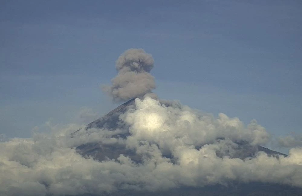 Bir yanardağ daha aktif hale geldi Meksika’daki Popocatepetl Yanardağı faaliyete geçti