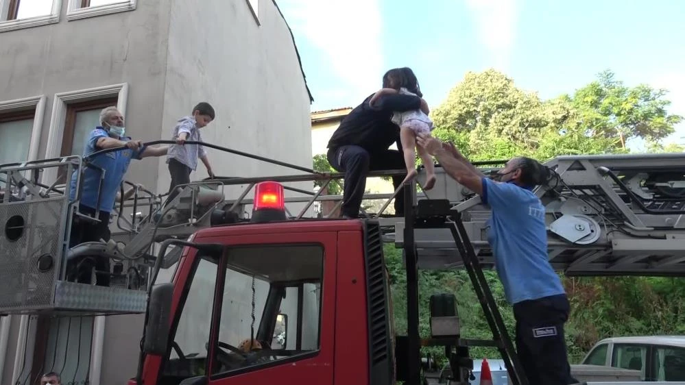 Yangın paniği: 1’i bebek 3’ü çocuk 12 kişi kurtarıldı