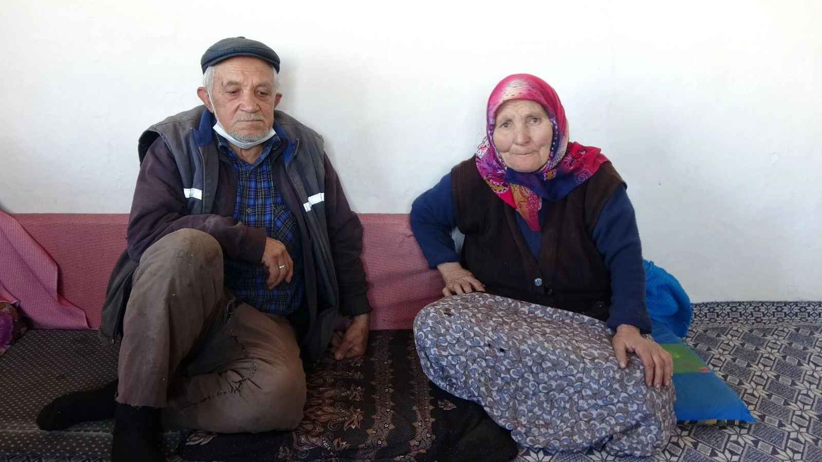 Yaşlı adamı tuzağa düşürüp 50 koyunu 2 bin liraya aldılar