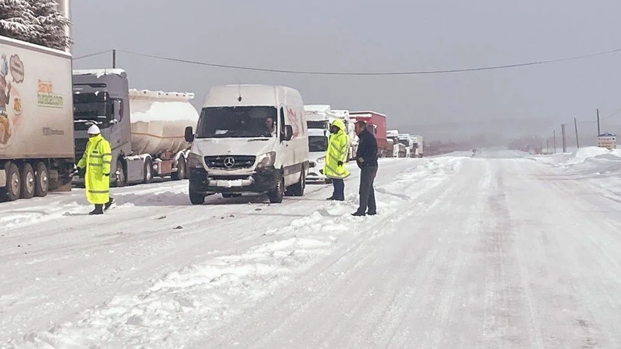 Yurt genelinde kar bilançosu: 75 yol ulaşıma kapalı