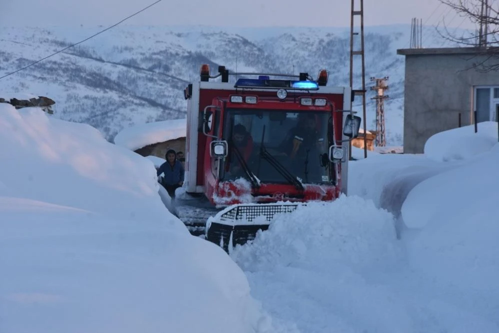 Yollarda hava muhalefeti sürüyor! Otoyollarda son durum, il il açık ve kapalı olan yollar