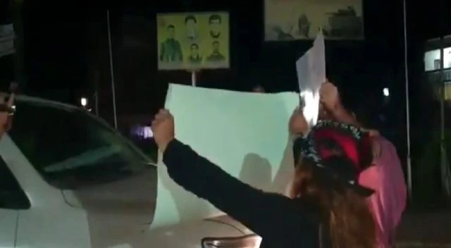 Köşeye sıkışan YPG'li teröristler ABD askerlerine yalvardı! 'Gitmeyin'