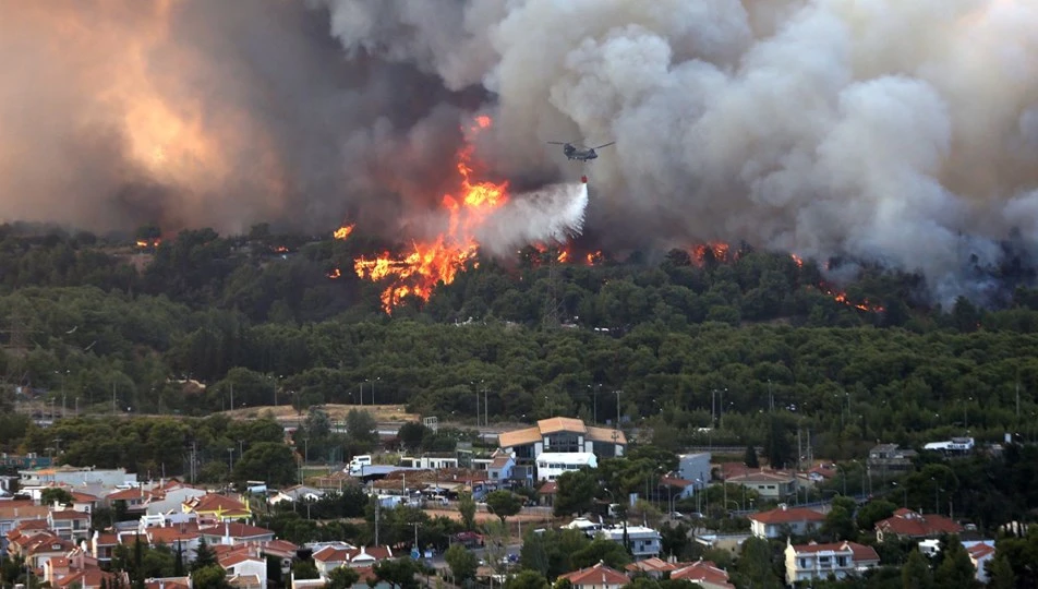 Yunanistan da alevlere teslim! 'Evden çıkmayın' çağrısı yapıldı