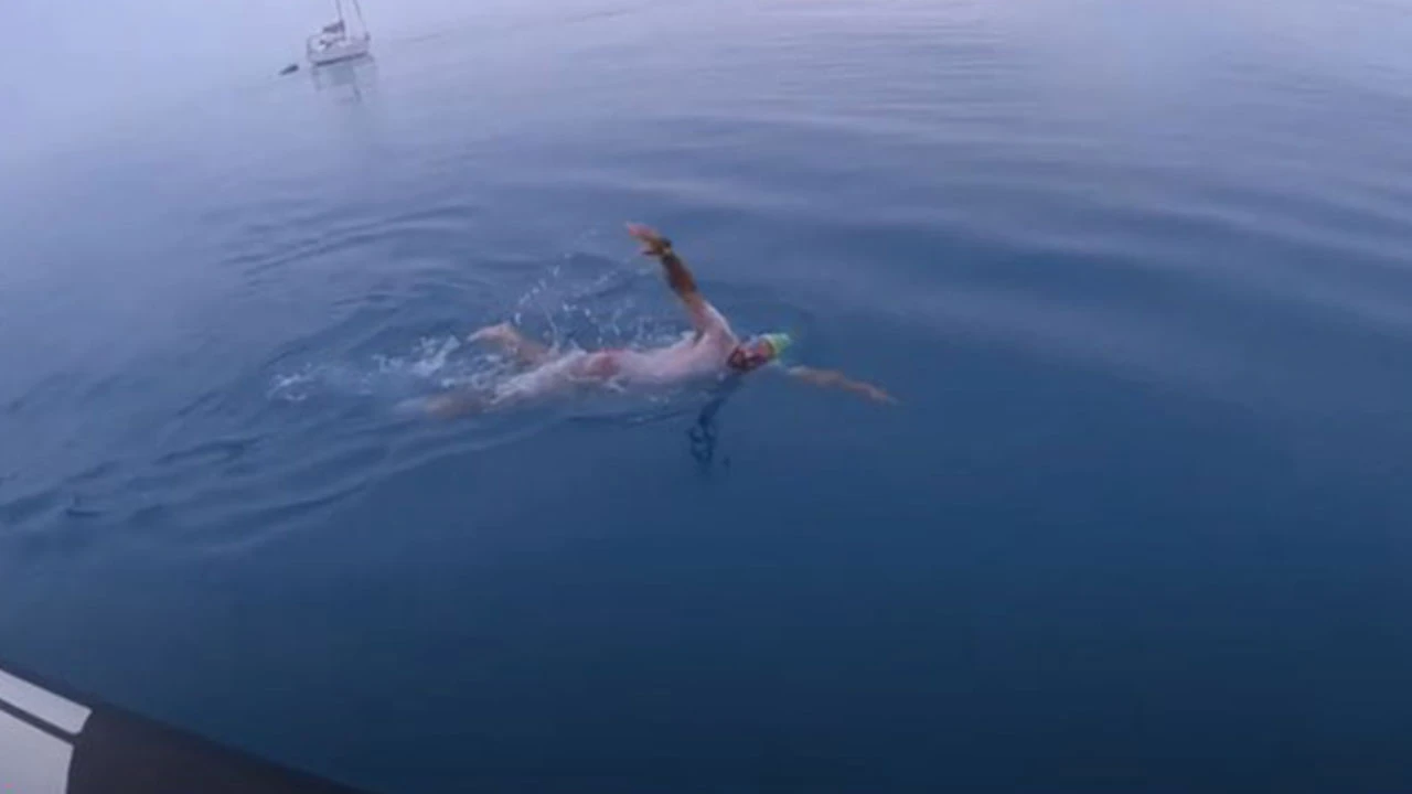 52 saat boyunca durmadan yüzdü