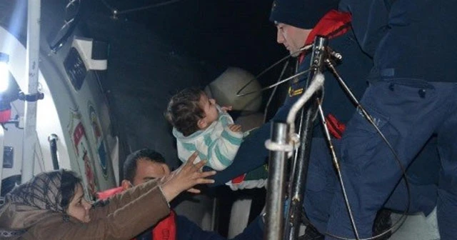 Çanakkale'de yasa dışı yollarla Yunanistan'a geçmeye çalışan 32 mülteci yakalandı
