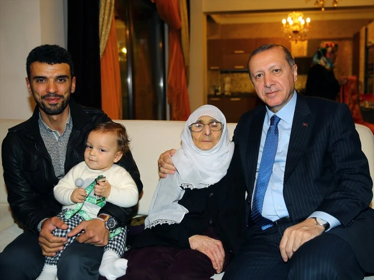 Cumhurbaşkanı Erdoğan Kenan Sofuoğlu'nu evinde ziyaret etti