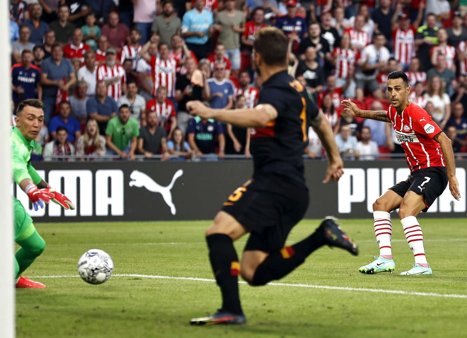 Galatasaray, PSV'ye farklı kaybetti!