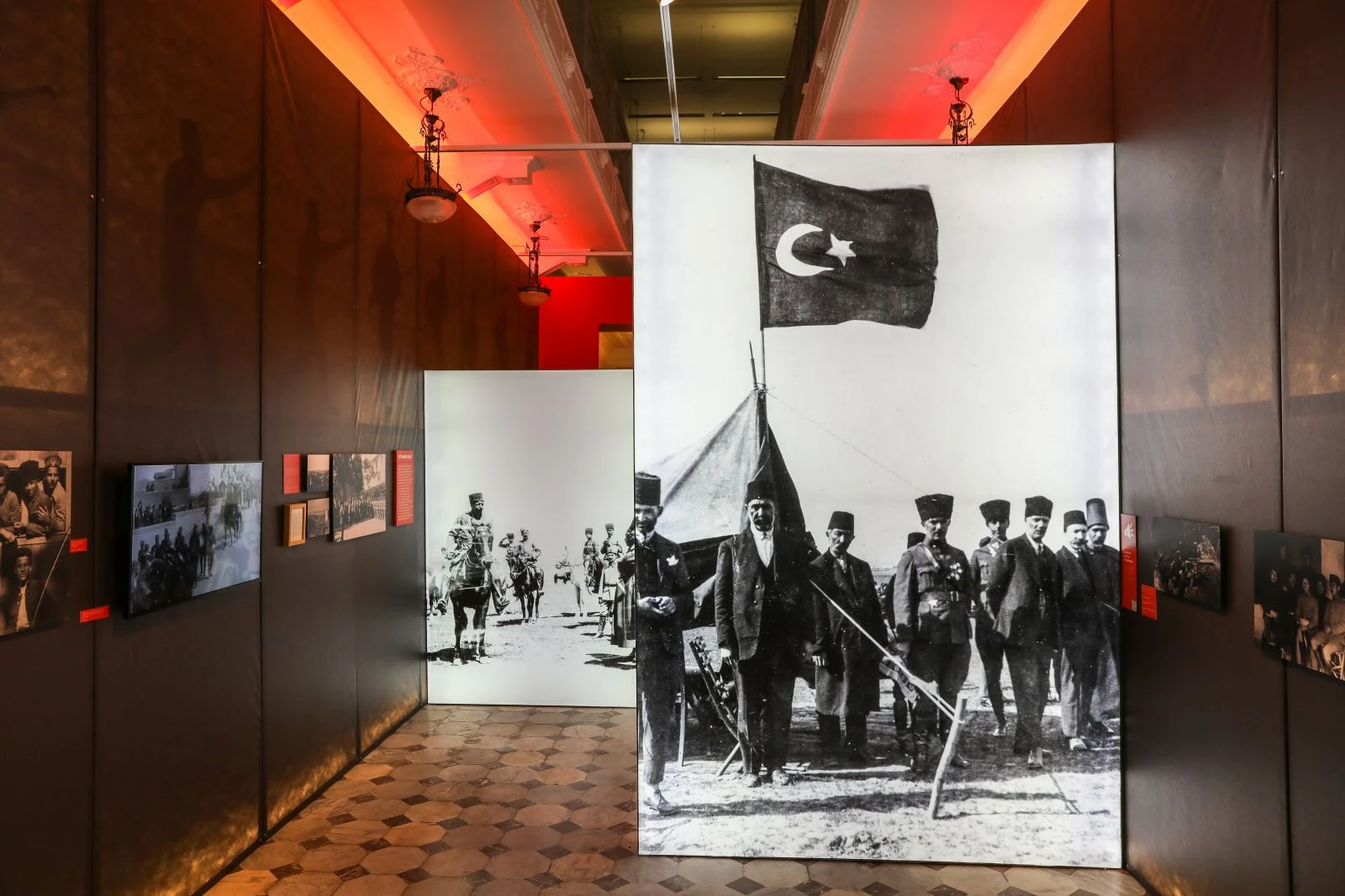 Türkiye İş Bankası Müzesi'nin yeni sergisi ‘Bir Asrın Ardından'