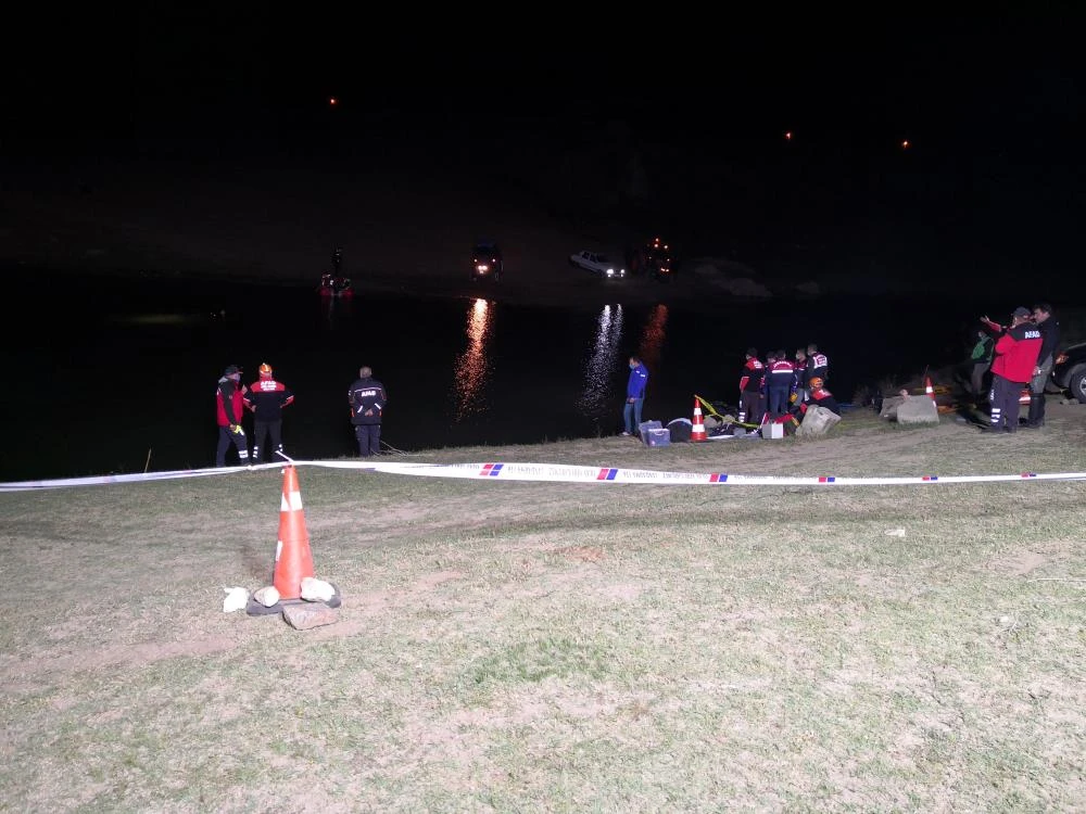 2 çocuk gölette boğularak can verdi