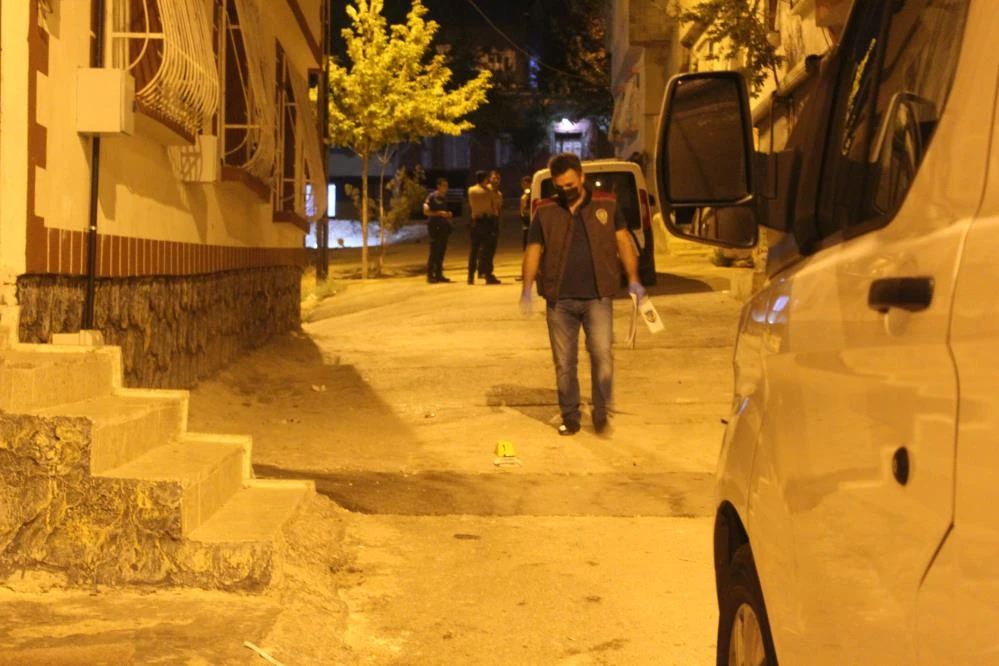 Damda çay içerken canından oluyordu