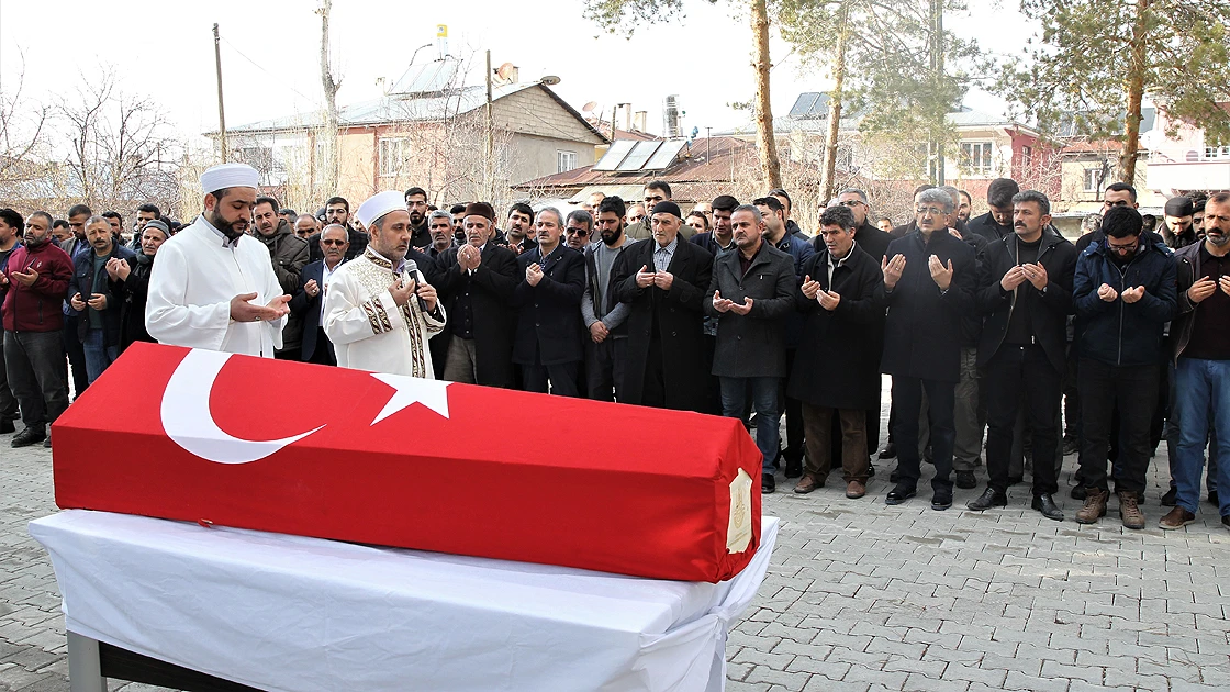 Çığ altından çıkarılan itfaiye eri Daşdemir'in cenazesi defnedildi