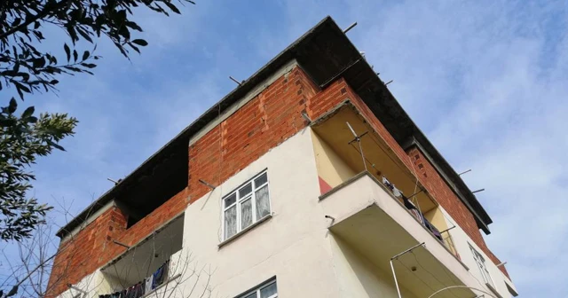 Güvercin beslemek için çıktığı çatıdan düşen genç hayatını kaybetti