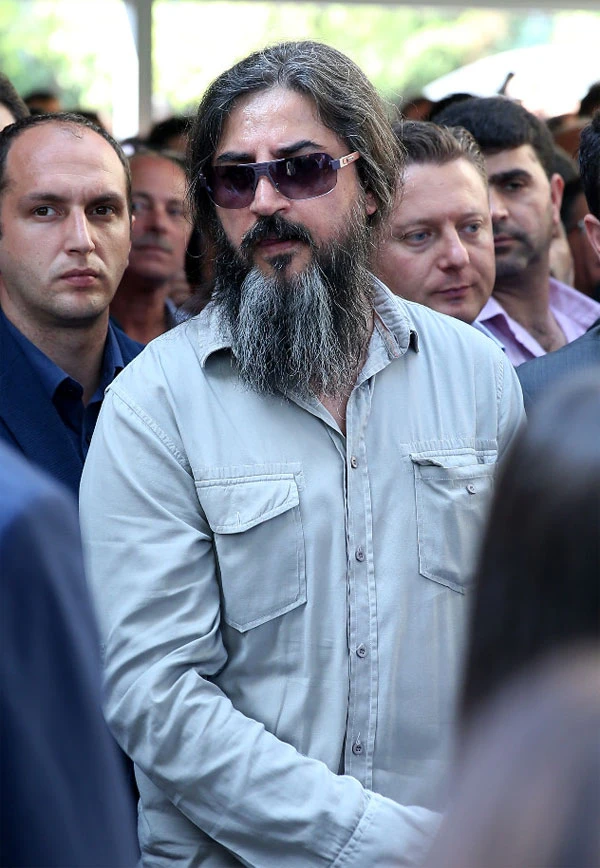 Şarkıcı Çelik Erişçi'nin son hali şaşırttı: Oya Aydoğan'ı unutmadı