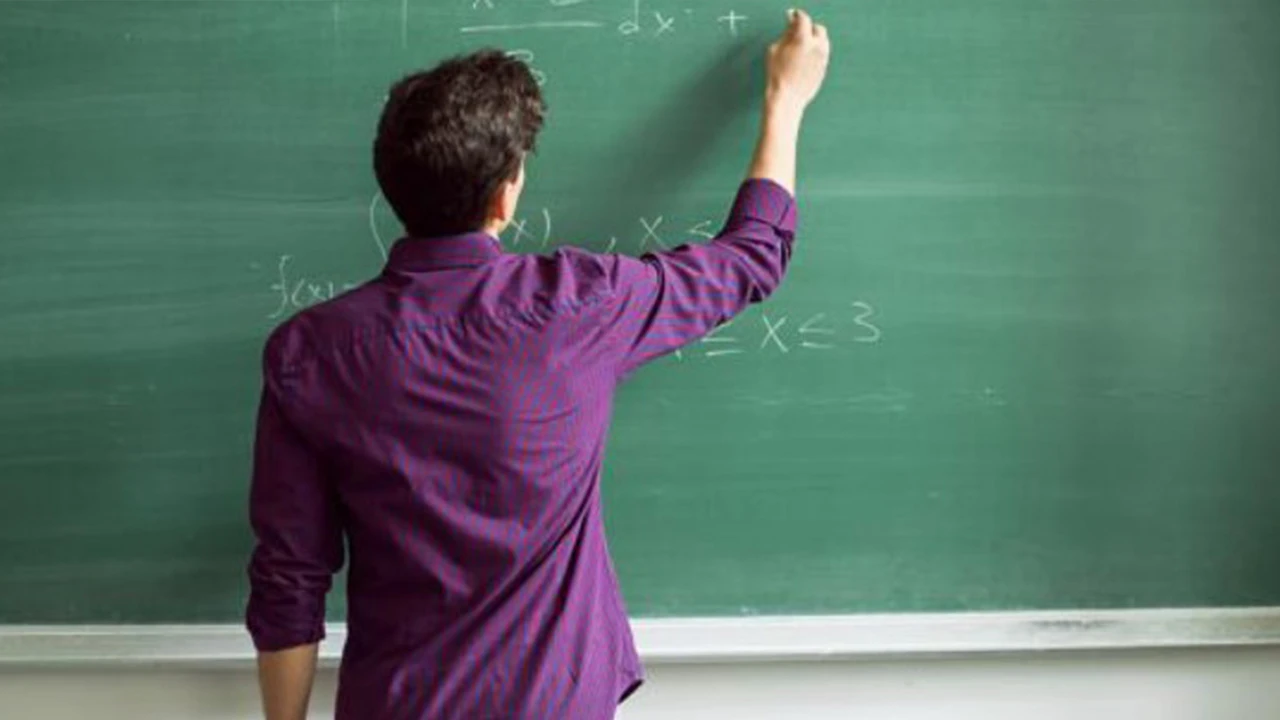 24 Kasım Öğretmenler Günü şiirleri ve öğretmenlere özel anlamlı kutlama mesajları!