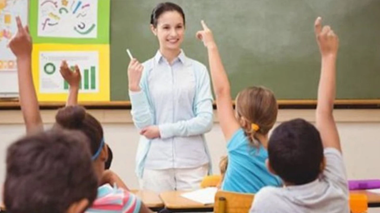 24 Kasım Öğretmenler Günü şiirleri ve öğretmenlere özel anlamlı kutlama mesajları!