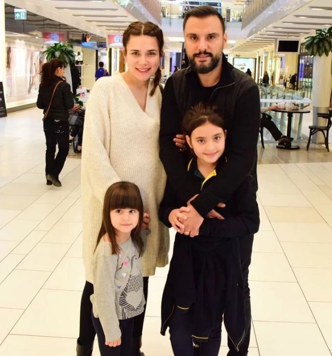 Seksenler dizisinde ünlü isim! Alişan ekranlara geri dönüyor