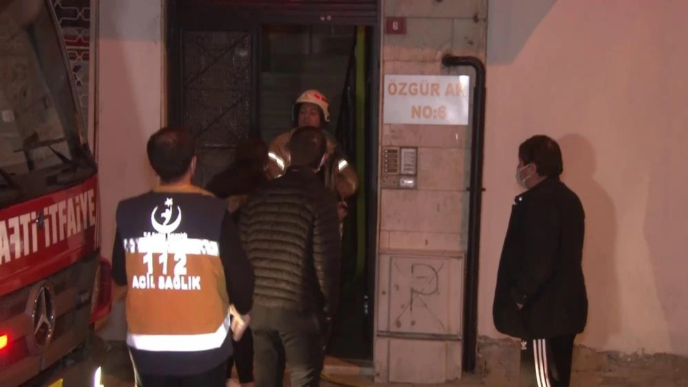 Üsküdar'da ev yangını: 1 kişi ağır yaralandı