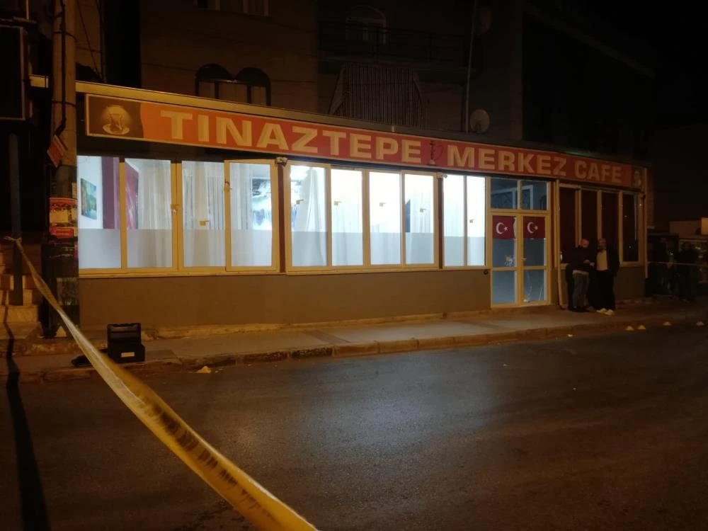 Kafeye ateş açan saldırganı bekçiler etkisiz hale getirdi
