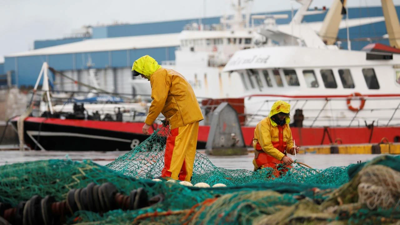 Macron'dan İngiltere'ye tepki: Sinirlerimizle oynuyorlar
