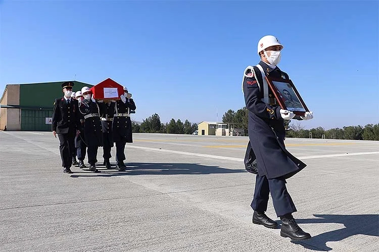 Gara şehitlerimizi uğurluyoruz