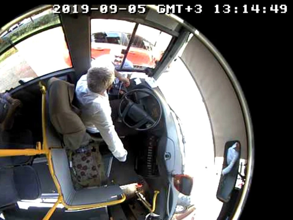 Otobüs şoförünü baltayla tehdit etti