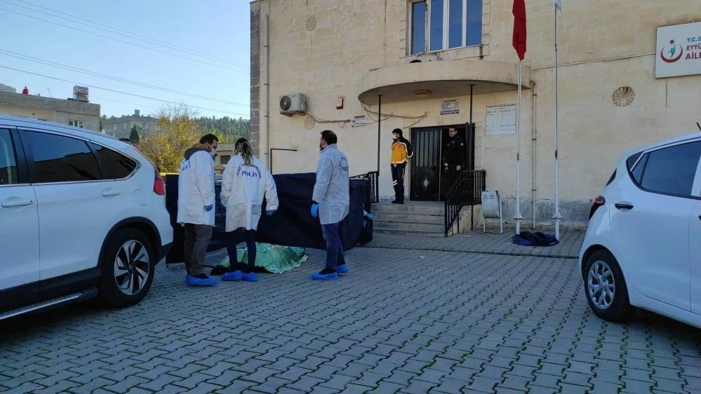 Sağlık ocağının bahçesinde cinnet: Eşini öldürüp intihar etti