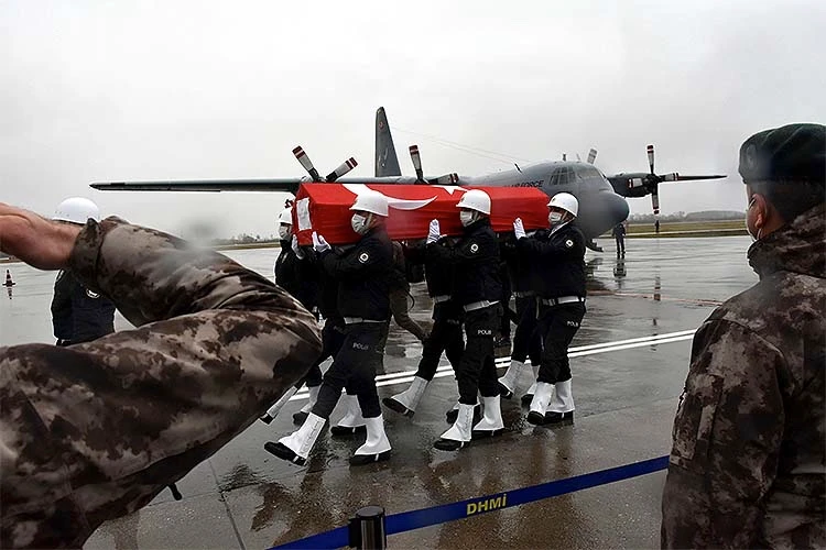 Gara şehitlerimizi uğurluyoruz