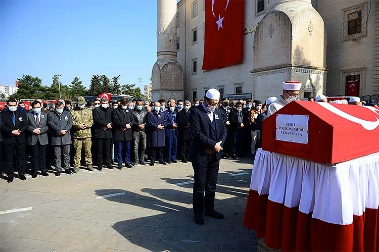 Gara şehitlerimizi uğurluyoruz