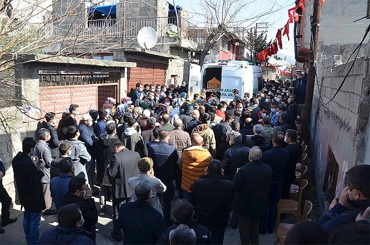 Gara şehitlerimizi uğurluyoruz