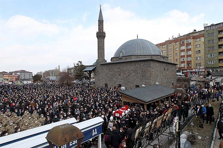 Gara şehitlerimizi uğurluyoruz
