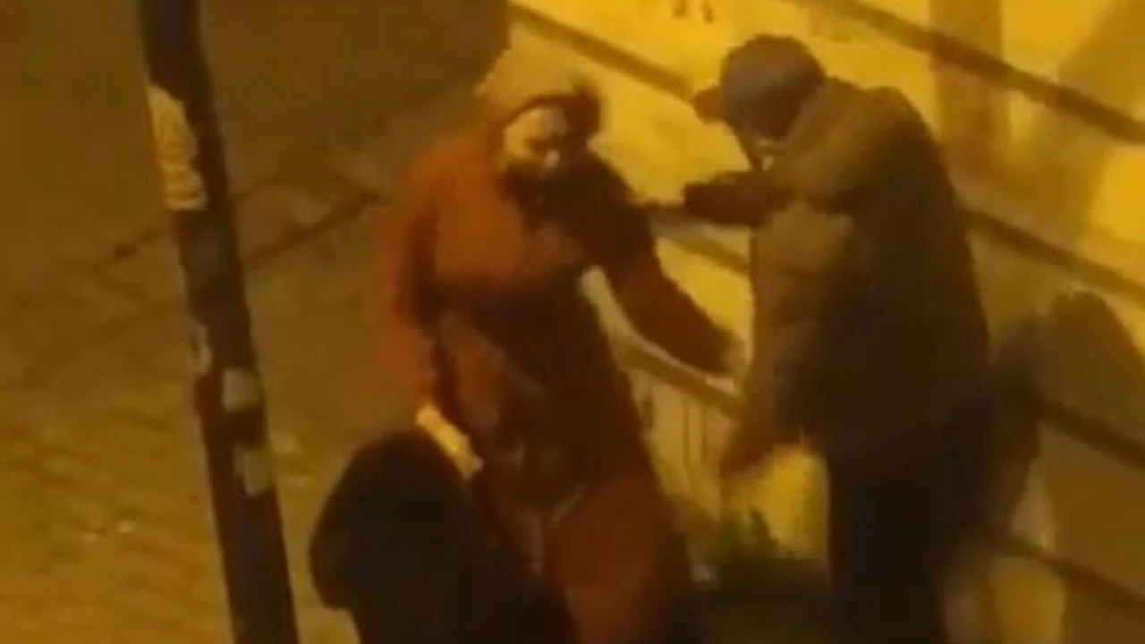 Kadına şiddet son bulmuyor: Sokak ortasında darp edildi