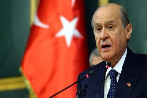 Devlet Bahçeli, seçim bürosunu elleriyle açtı