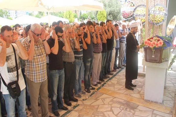 17 gün içinde ağabeyi, ablası ve annesini kaybetti