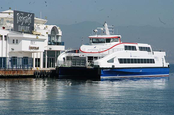 İzmir Büyükşehir Belediyesi bir vapuru bile yüzdüremedi