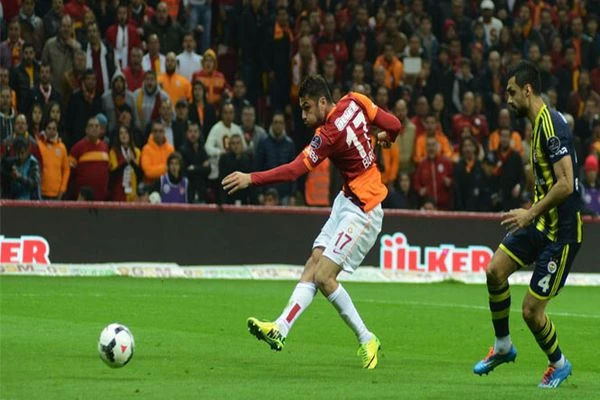 Galatasaray 0 Fenerbahçe 0 ilk yarı oynanıyor