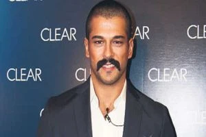 Burak Özçivit, Clear'la yeniden anlaştı