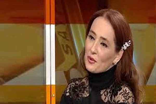 'Eline mikrofon alan sanatçı oluyor'