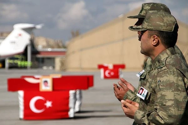 Şehitler için Van'da tören düzenlendi