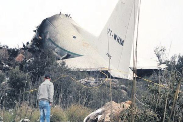 Cezayir&#039;de ölüm uçağına 25 kişi binmemiş