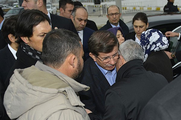 Ahmet Davutoğlu, &#039;Kaçırılan tüm çocukların hesabını soracağız&#039;