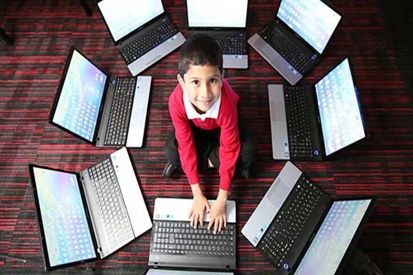 Herkes bu çocuğu konuşuyor!  5 yaşında dünya tarihine geçti