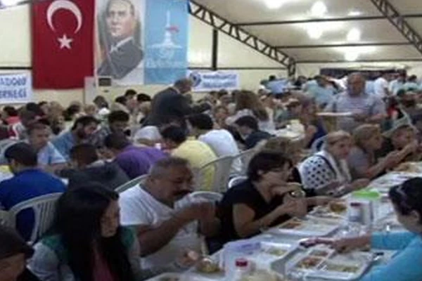 Farklı dinlerin temsilcileri iftar sofrasında buluştu