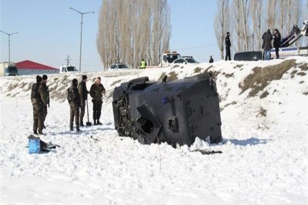 Ağrı&#039;da askeri araç devrildi, 1 şehit