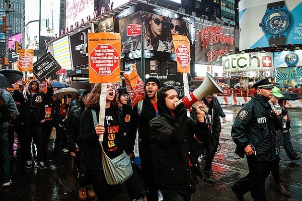 Polis şiddeti ABD&#039;de protesto edildi